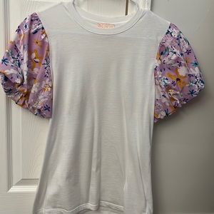 EUC Alivia Dani tee in confetti garden, size small.